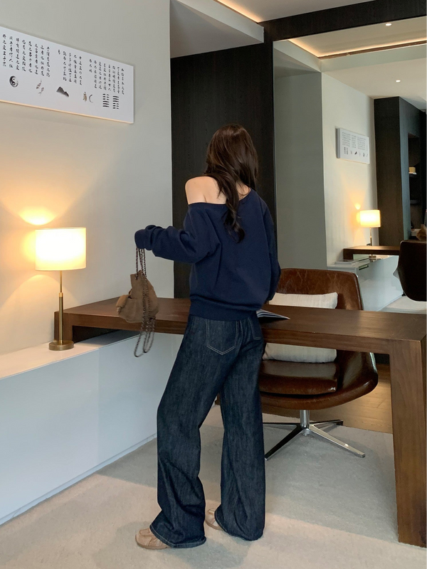 Off-shoulder Pullover Sweatshirt